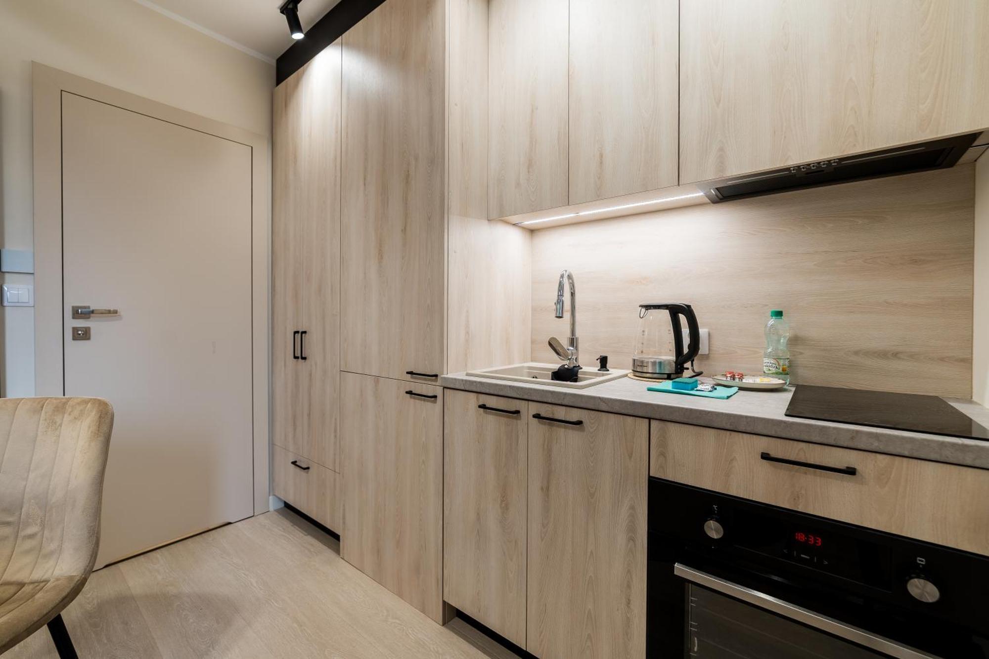 Grunwald Raszynska Studios Poznań Exteriör bild